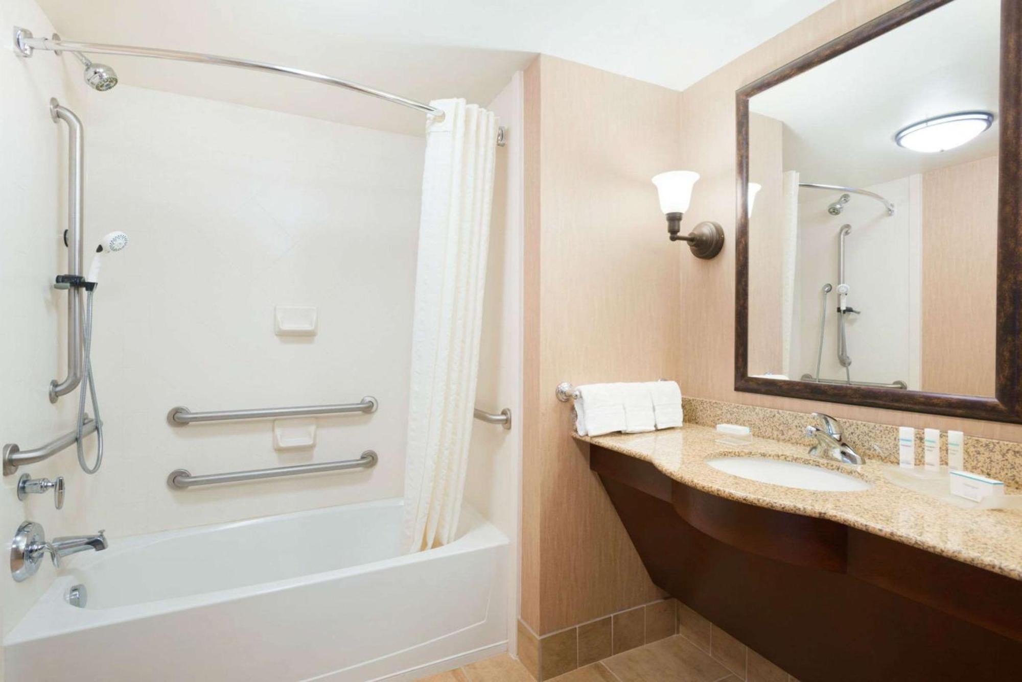 Homewood Suites New Brighton Екстер'єр фото